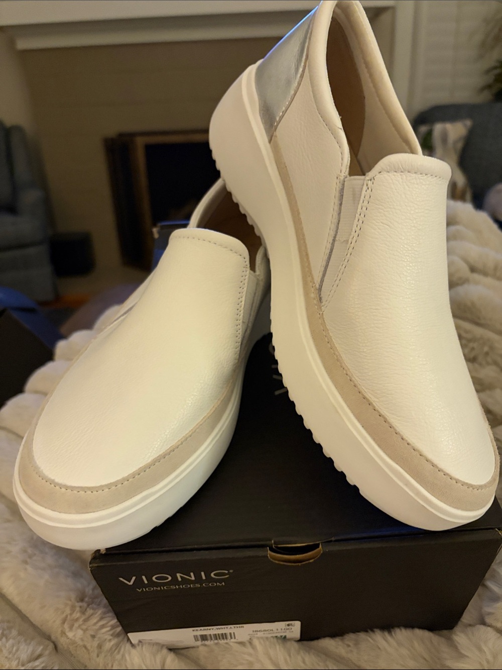 NWT VIONIC KEARNY WOMENS White Leather Size 9 Wide